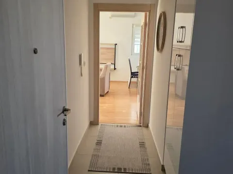 Izdavanje, dvosoban stan, 72m², Blok 9, Podgorica - image 7