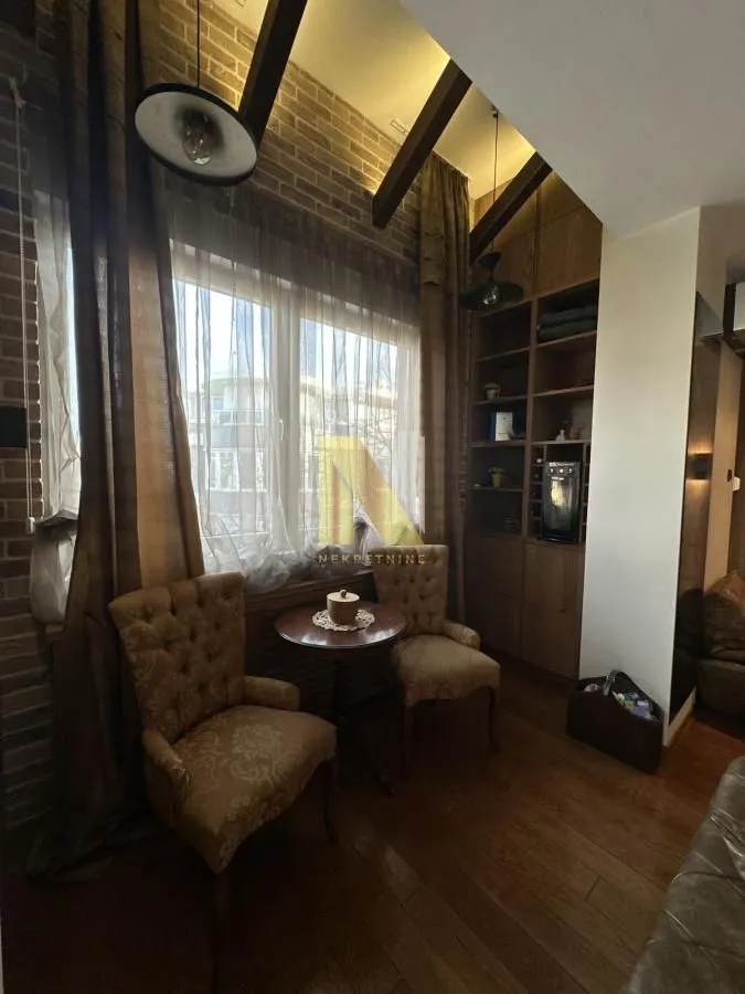 Prodaja, četvorosoban stan, 110m², Socijalno, Novi Sad Sve Podlokacije