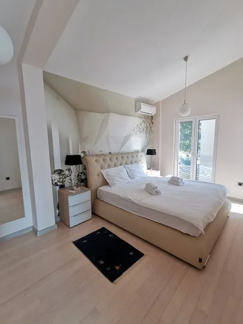 Sale, house, 300m², Dobrota, Kotor