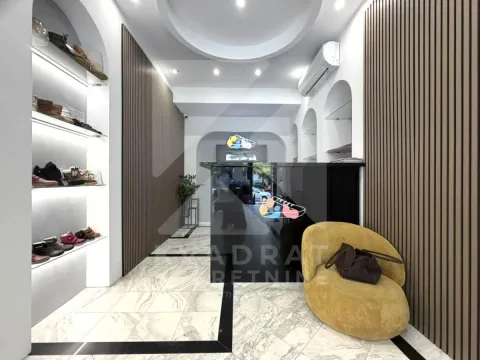 Izdavanje, poslovni prostor, 67m², Centar, Podgorica - image 4