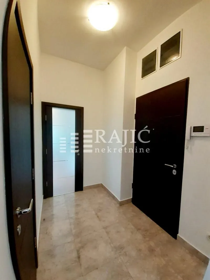 Izdavanje, trosoban stan, 110m², Vračar Sve Podlokacije, Beograd