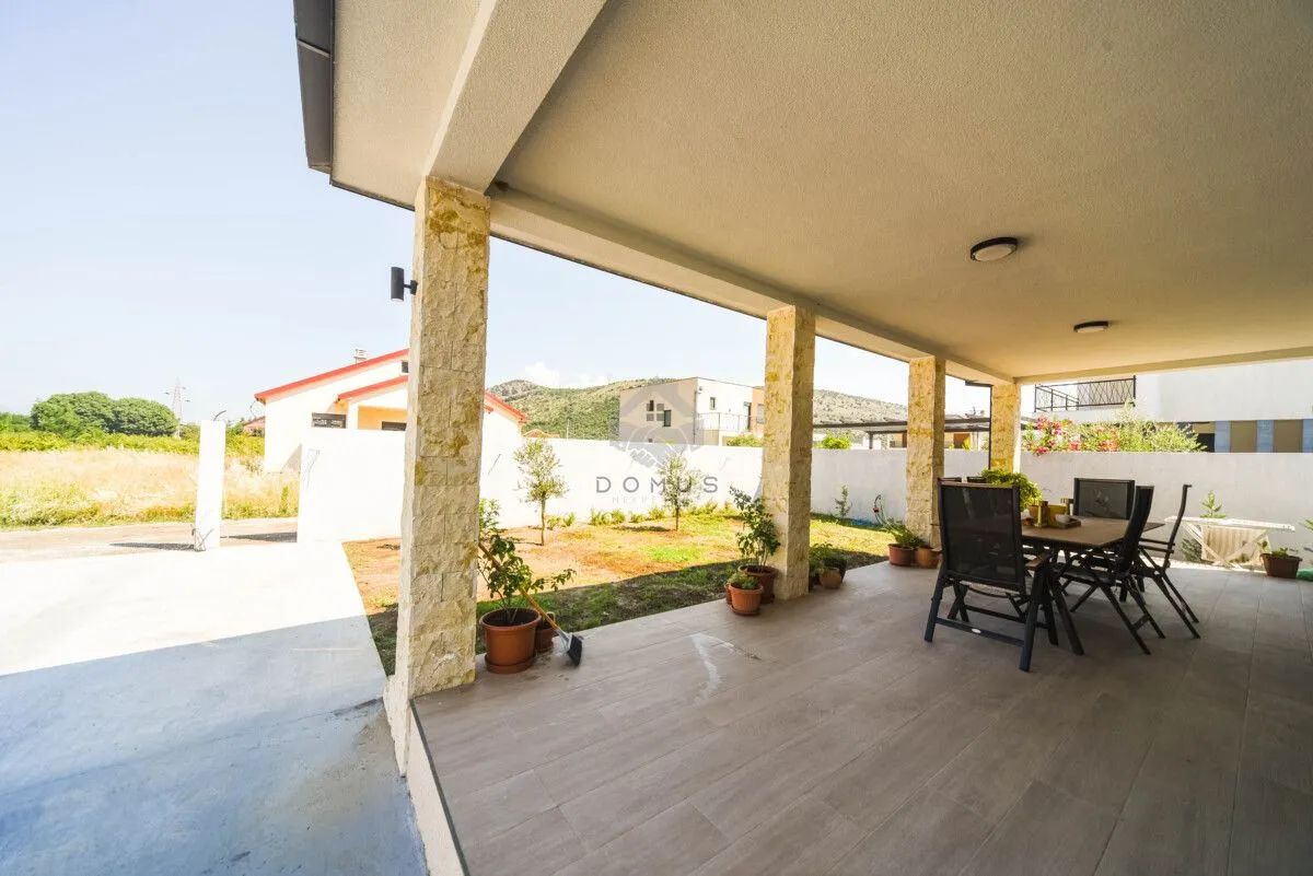 Prodaja, kuća, 130m², Tološi, Podgorica