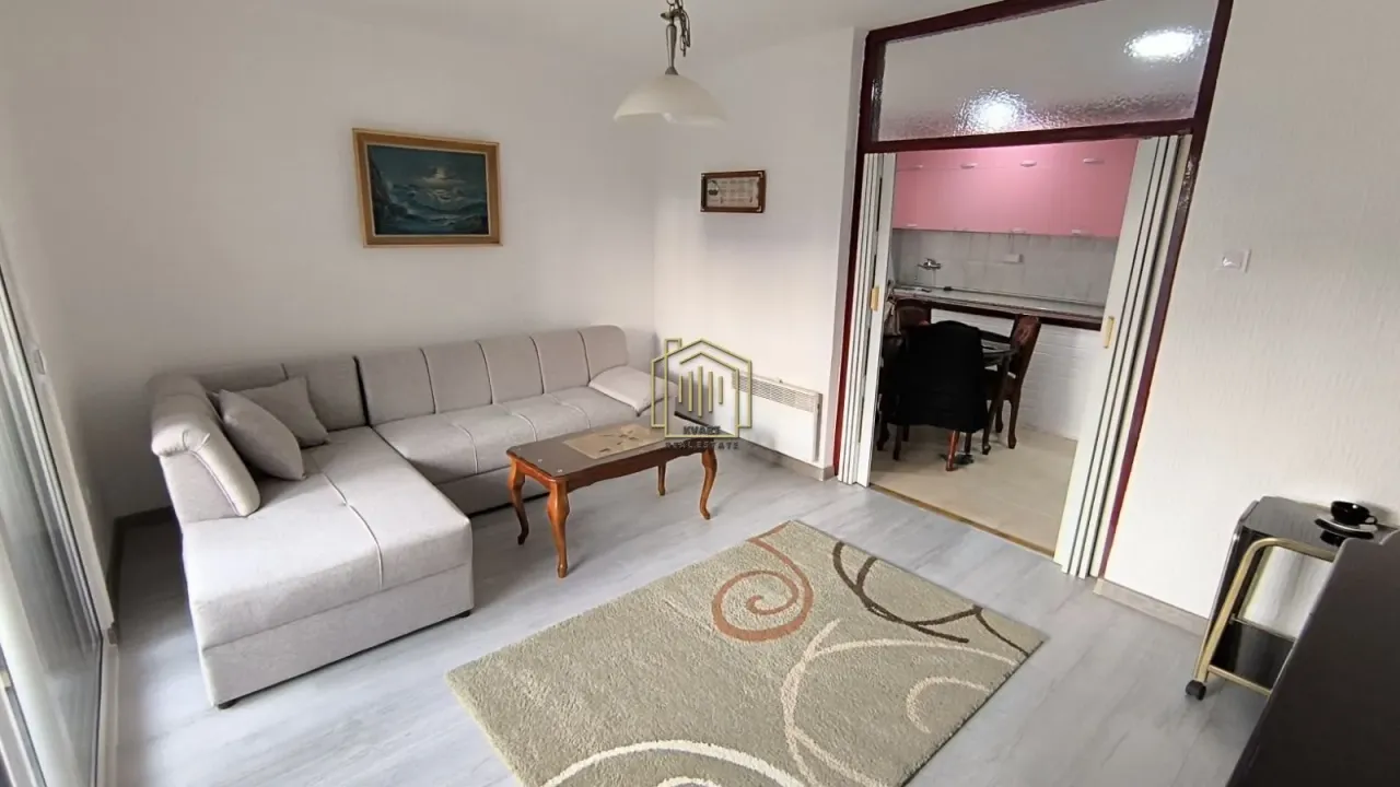 Izdavanje, dvosoban stan, 67m², Centar, Bar