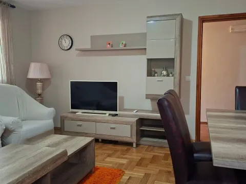Izdavanje, stan, 65m², Podgorica, Crna Gora - image 1