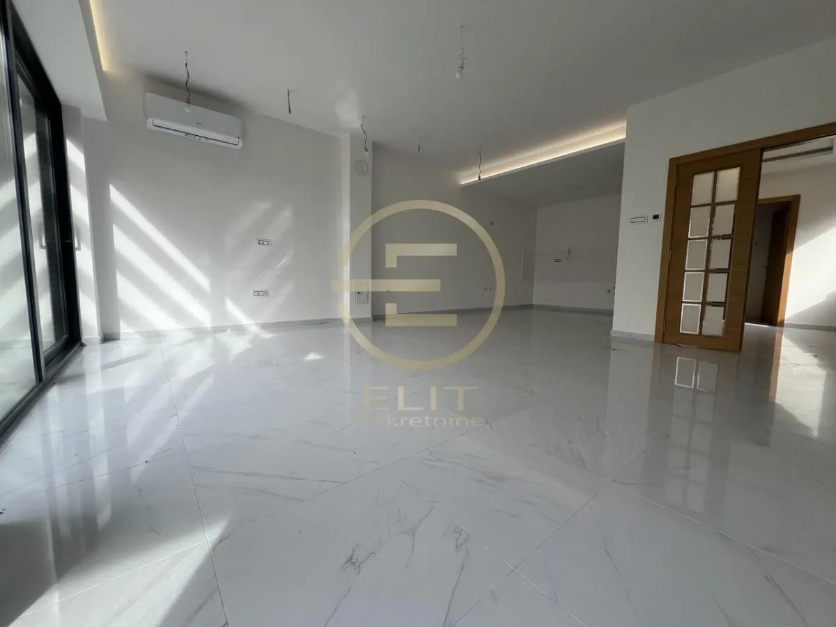 Rent, office space, 181m², Petrovaradin, Novi Sad