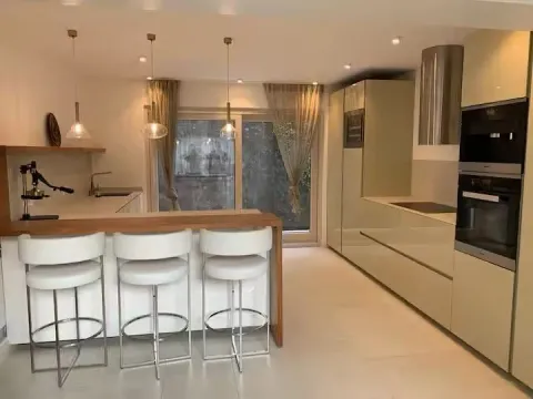 Rent, house, 513m², Lepetani, Tivat - image 13