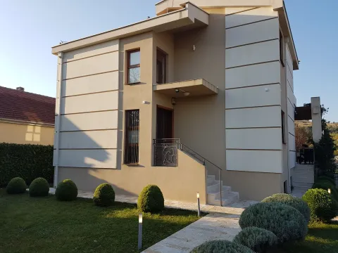 Kuća in Zabjelo