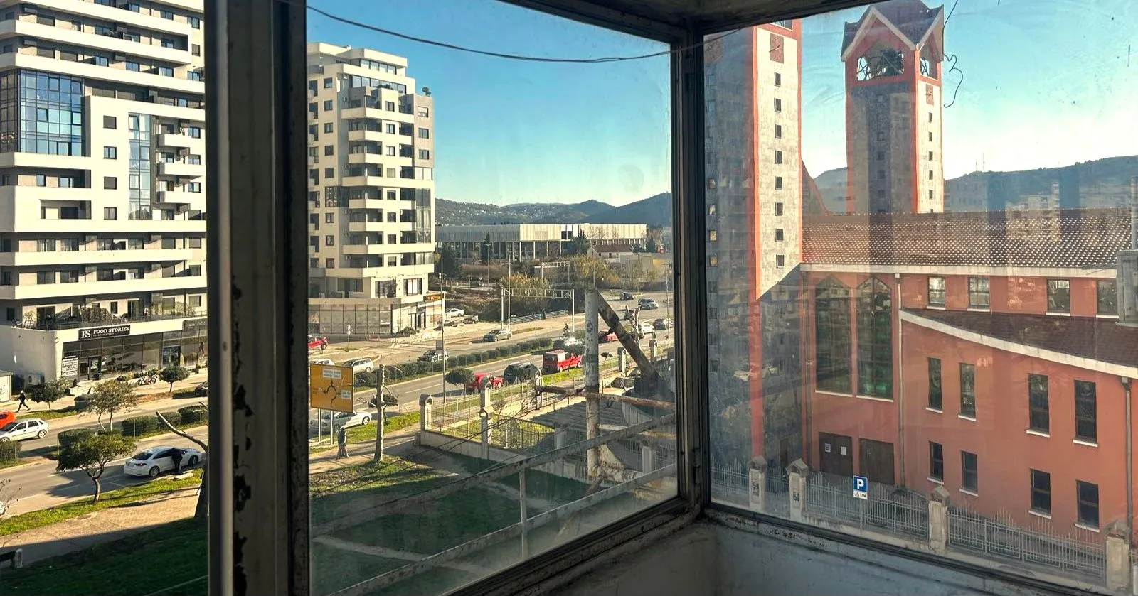 Izdavanje, dvosoban stan, 62m², Centar, Bar