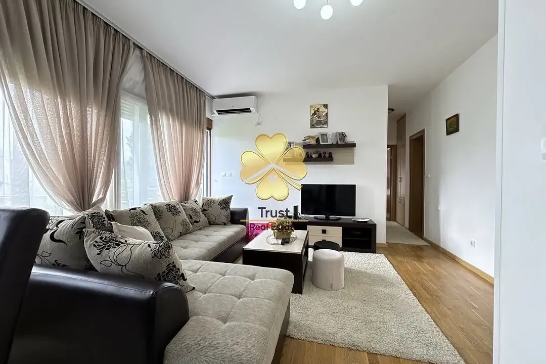 Izdavanje, dvosoban stan, 65m², Centar, Podgorica
