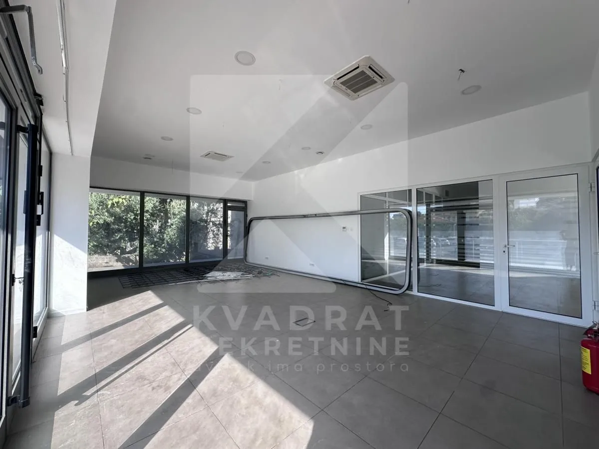Rent, office space, 362m², Ljubović, Podgorica