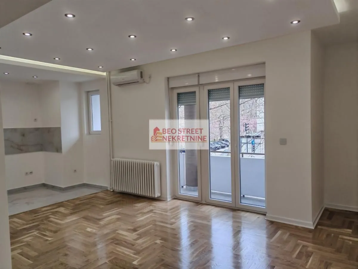 Prodaja, četvorosoban stan, 80m², Vračar Sve Podlokacije, Beograd