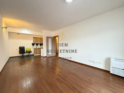 Izdavanje, dvosoban stan, 70m², Master Kvart, Podgorica - image 2