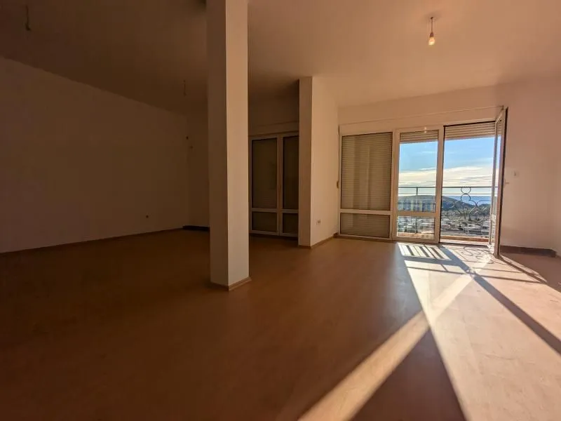 Prodaja, četvorosoban stan, 119m², Sutomore, Bar