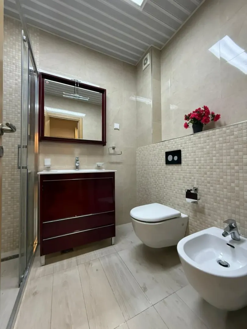 Bathroom equipped with a shower cabin, washbasin, toilet, and bidet.
