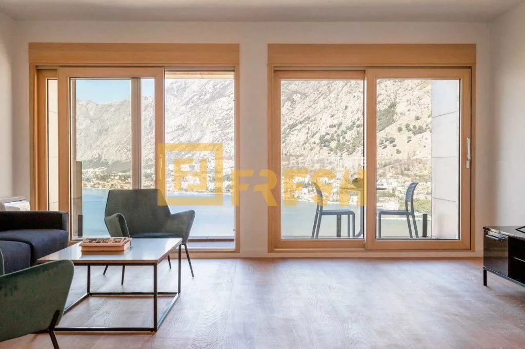 Prodaja, četvorosoban stan, 253m², Kotor, Crna Gora