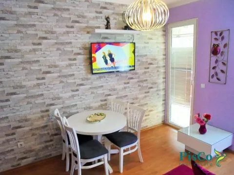 Izdavanje, dvosoban stan, 72m², Tivat, Crna Gora - image 11