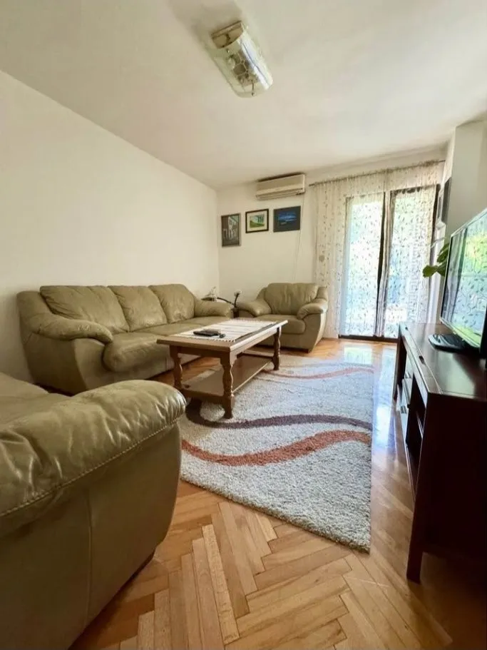 Izdavanje, dvosoban stan, 70m², Momišići, Podgorica