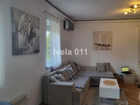 Prodaja, trosoban stan, 83m², Uciteljsko Naselje, Zvezdara Sve Podlokacije - image 1