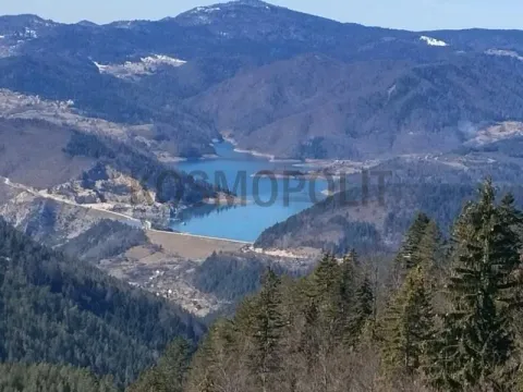 Zemljište in Mokra gora