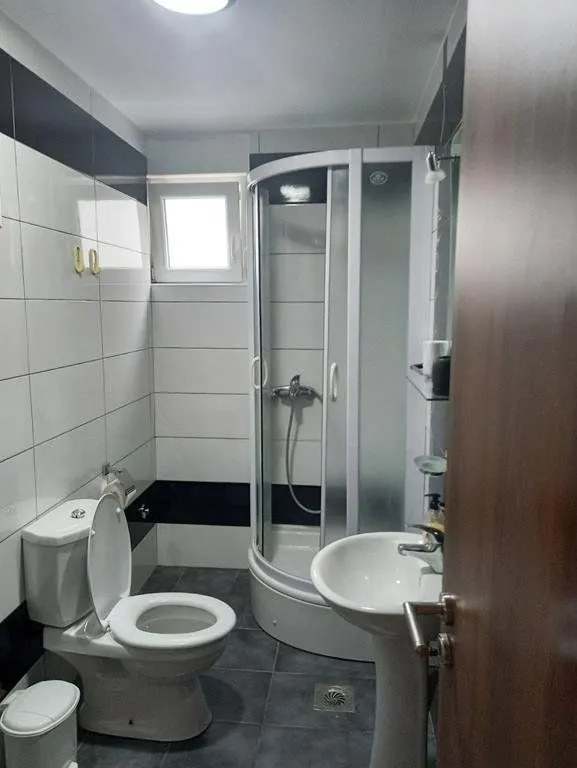 Izdavanje, trosoban stan, 98m², Ljubović, Podgorica