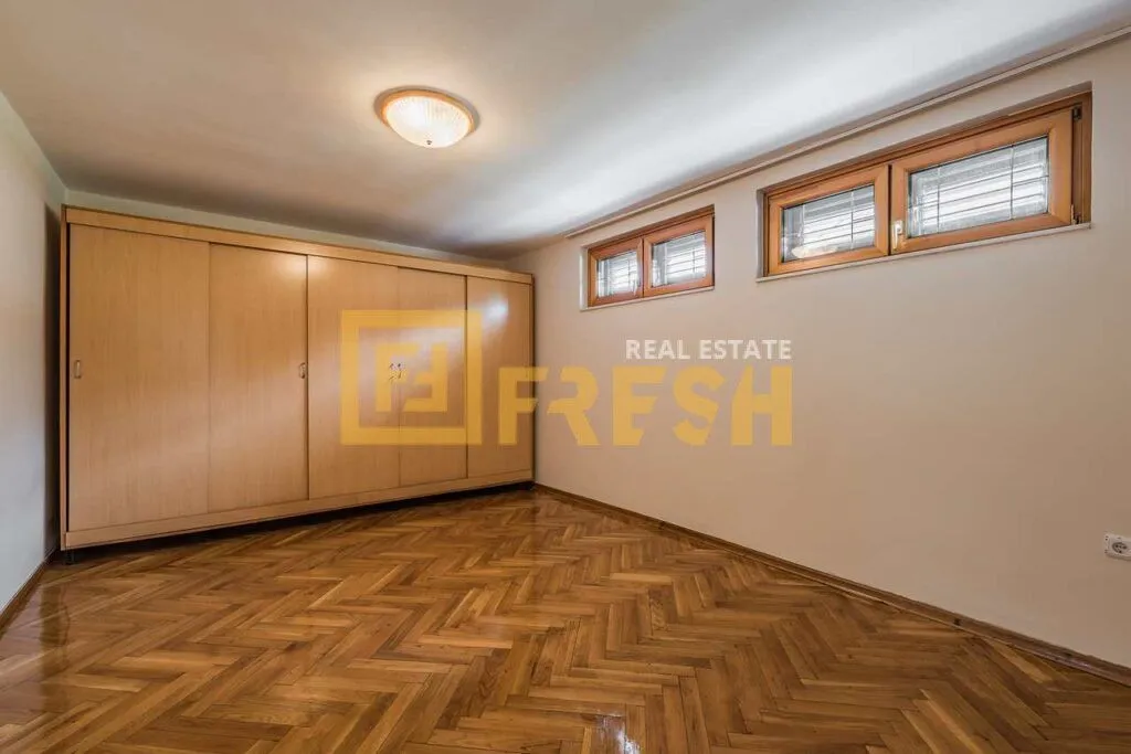 Rent, house, 370m², Zabjelo, Podgorica
