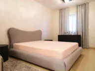 Izdavanje, četvorosoban stan, 178m², Tološka šuma, Podgorica - image 12