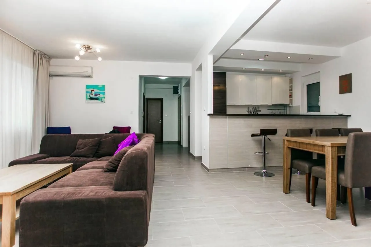 Prodaja, trosoban stan, 136m², Bečići, Budva