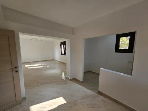 Bright and spacious empty interior with tiled flooring. - image 3