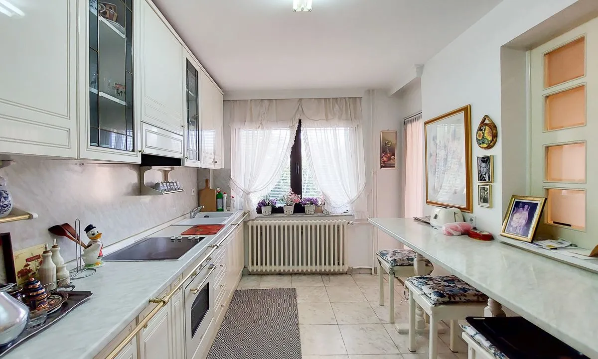 Prodaja, kuća, 295m², Sremčica, Beograd