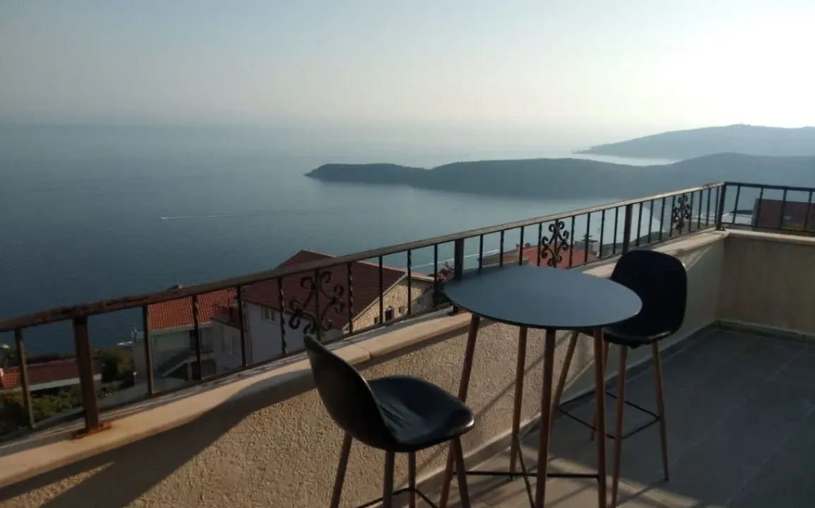 Izdavanje, trosoban stan, 155m², Seoce, Budva