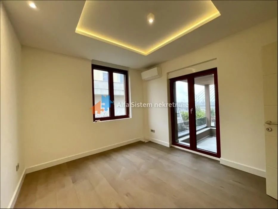 Izdavanje, četvorosoban stan, 174m², Savski Venac, Beograd