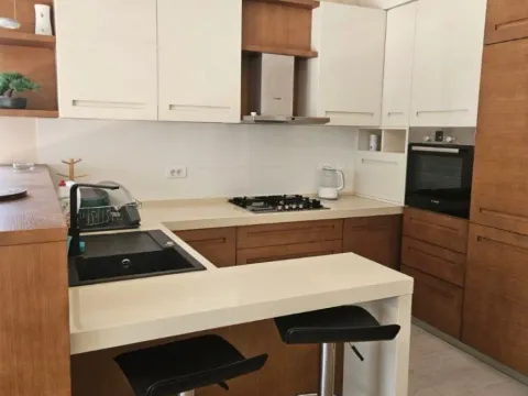 Izdavanje, dvosoban stan, 70m², Škaljari, Kotor - image 9