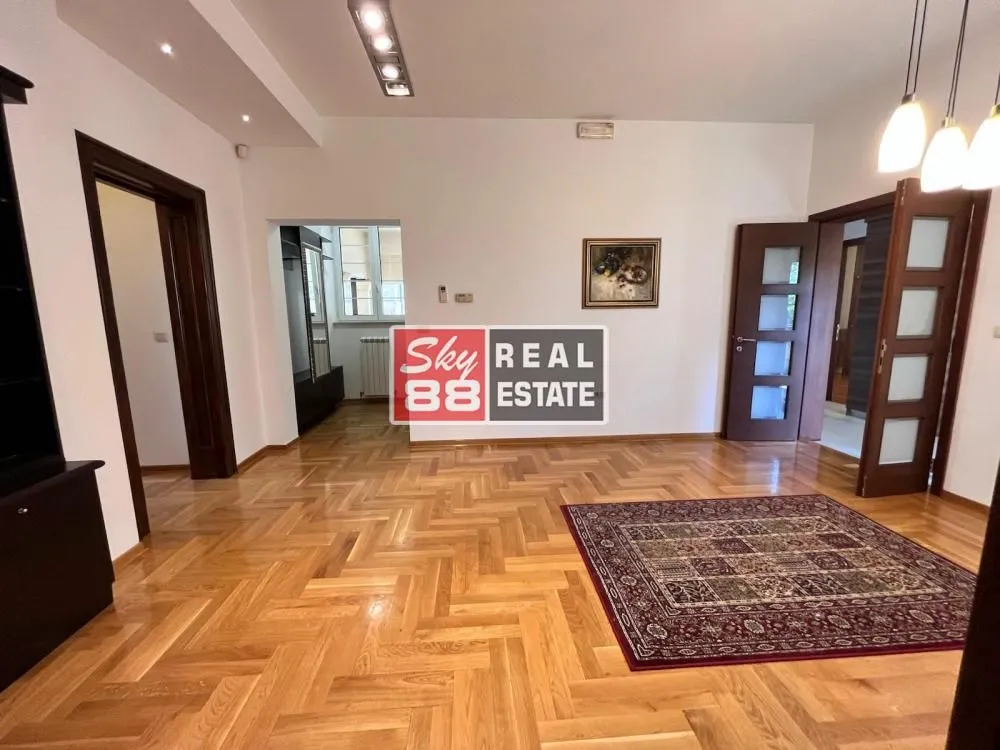 Rent, four bedroom apartment, 130m², Senjak, Beograd