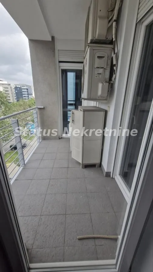 Izdavanje, četvorosoban stan, 116m², Novi Sad, Srbija