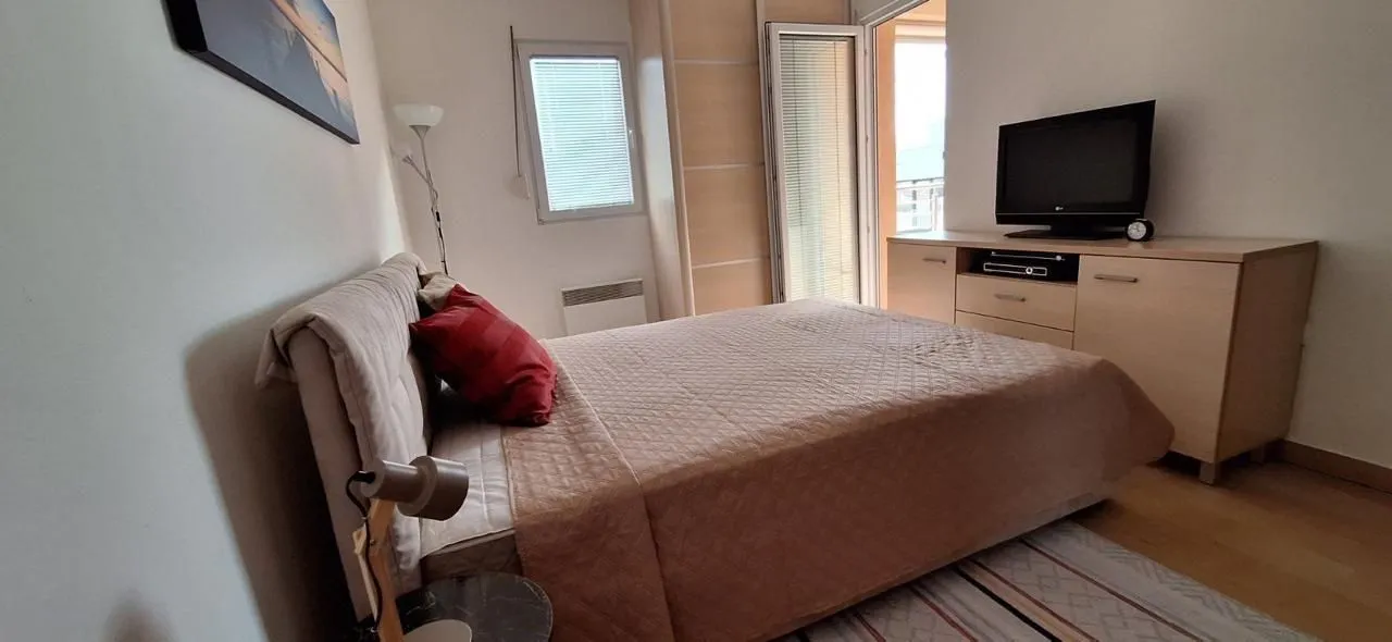 Izdavanje, stan, 46m², Budva, Crna Gora