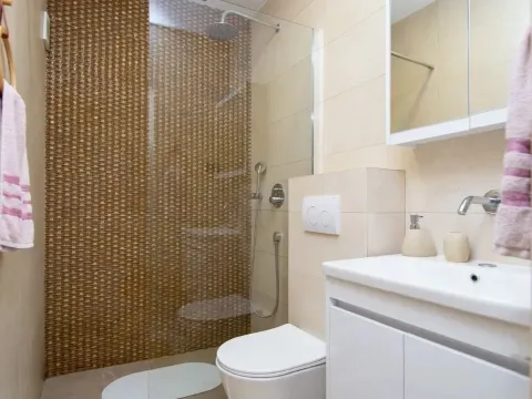 Prodaja, dvosoban stan, 110m², Budva, Crna Gora - image 14