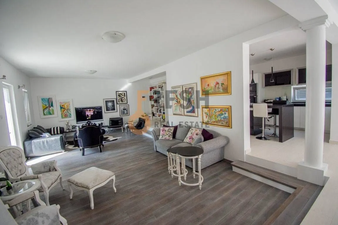 Rent, house, 270m², Zagorič, Podgorica