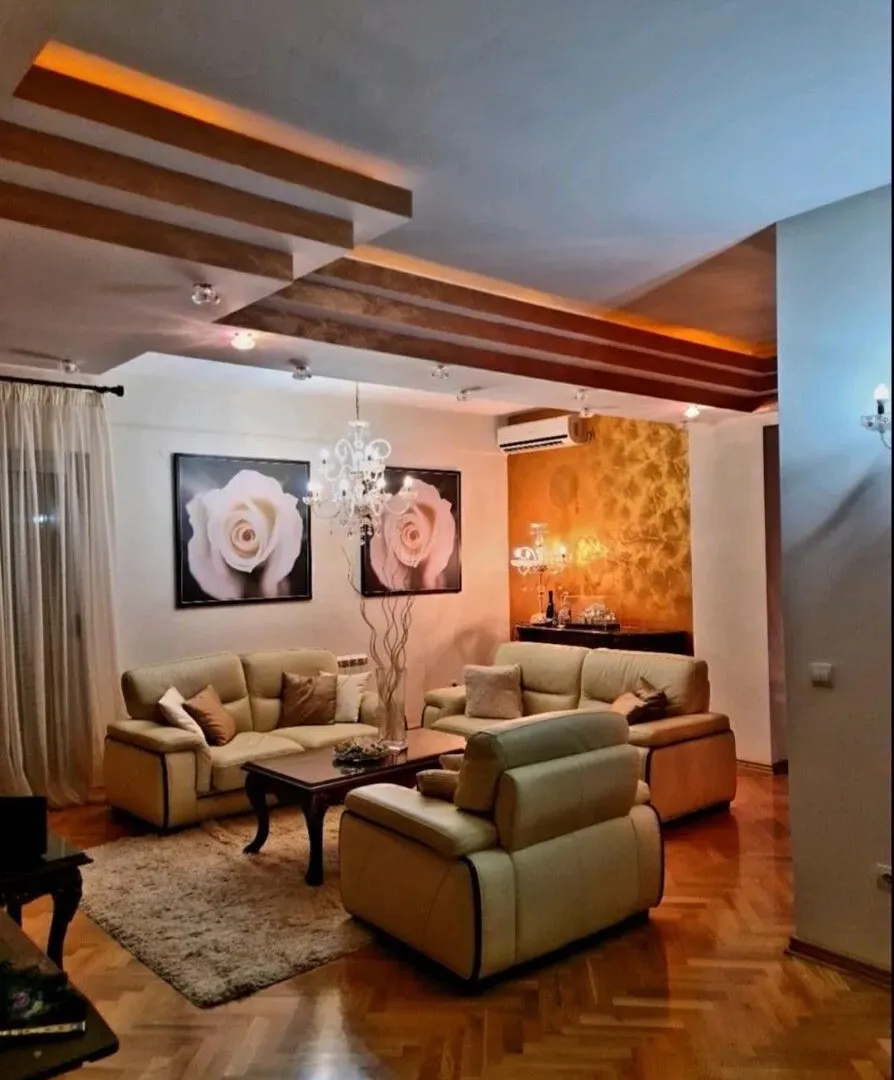 Izdavanje, trosoban stan, 113m², Centar, Budva