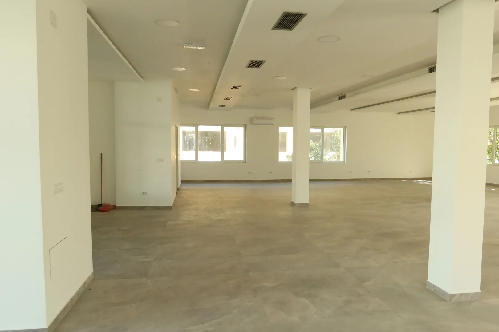 Rent, office space, 250m², Zemun Polje, Beograd