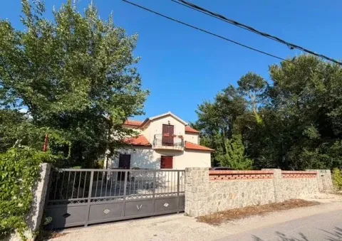 Izdavanje, kuća, 130m², Radanovići, Kotor - image 4