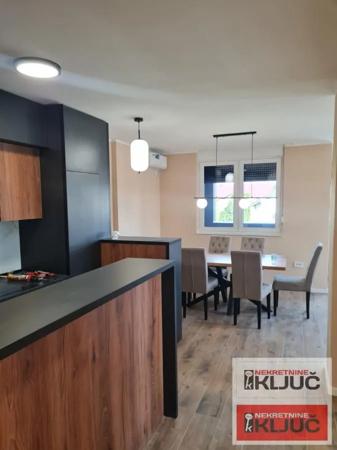 Izdavanje, trosoban stan, 80m², Veternik, Novi Sad Sve Podlokacije