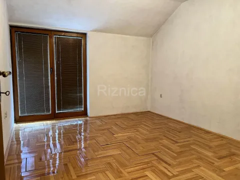 Sale, house, 306m², Niš, Srbija - image 11