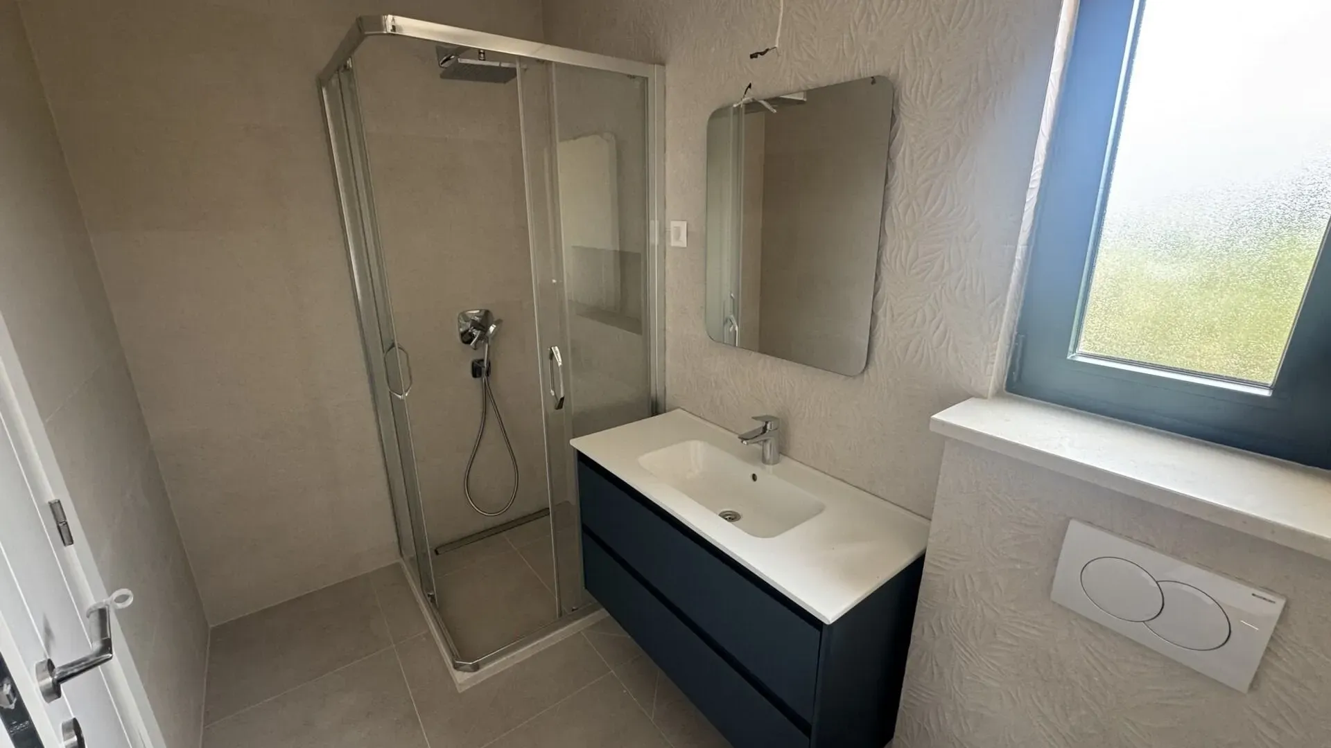 Prodaja, trosoban stan, 100m², Obala Đuraševića, Tivat