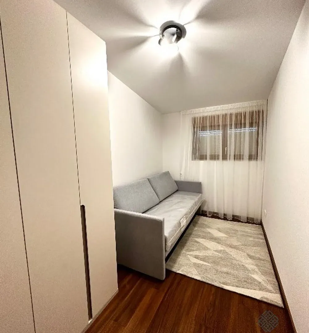 Izdavanje, četvorosoban stan, 127m², Master Kvart, Podgorica