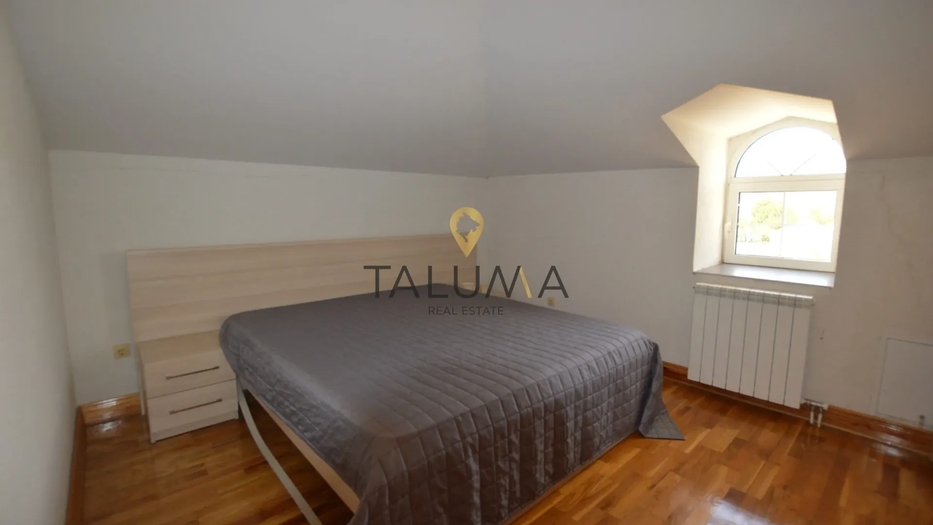 Sale, house, 350m², Dahna, Podgorica