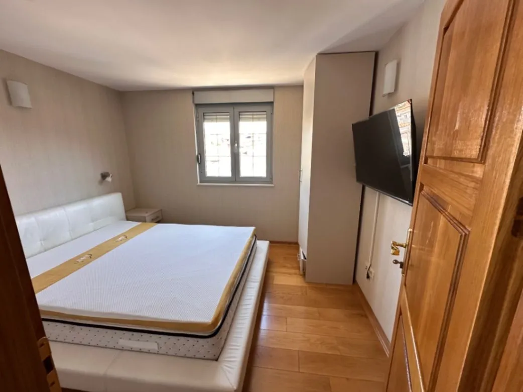 Izdavanje, dvosoban stan, 62m², Đenovići, Herceg Novi