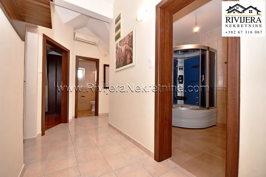 Prodaja, trosoban stan, 129m², Baošići, Herceg Novi