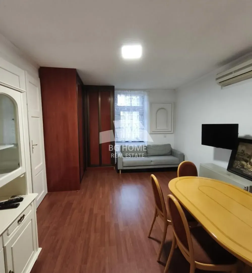 Izdavanje, dvosoban stan, 50m², Skadarlija, Beograd