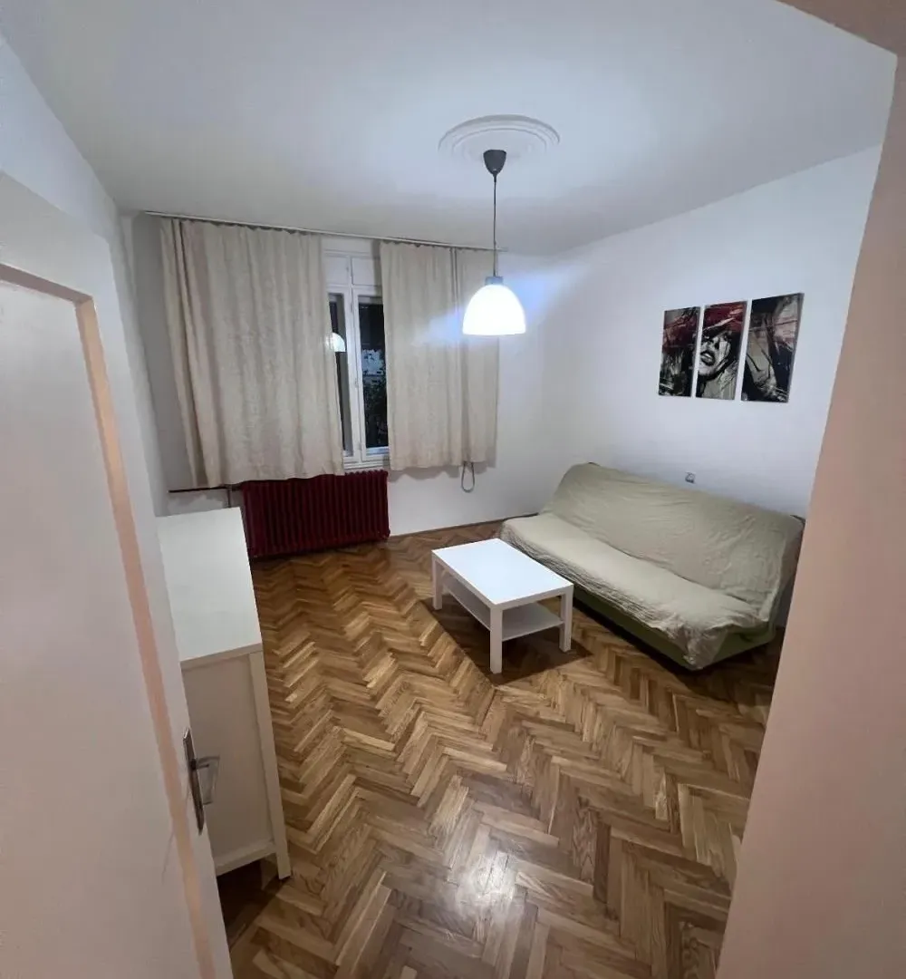 Izdavanje, trosoban stan, 55m², Savski Venac, Beograd