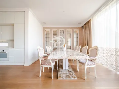 Sale, four bedroom apartment, 330m², Južni Bulevar, Vračar Sve Podlokacije - image 11